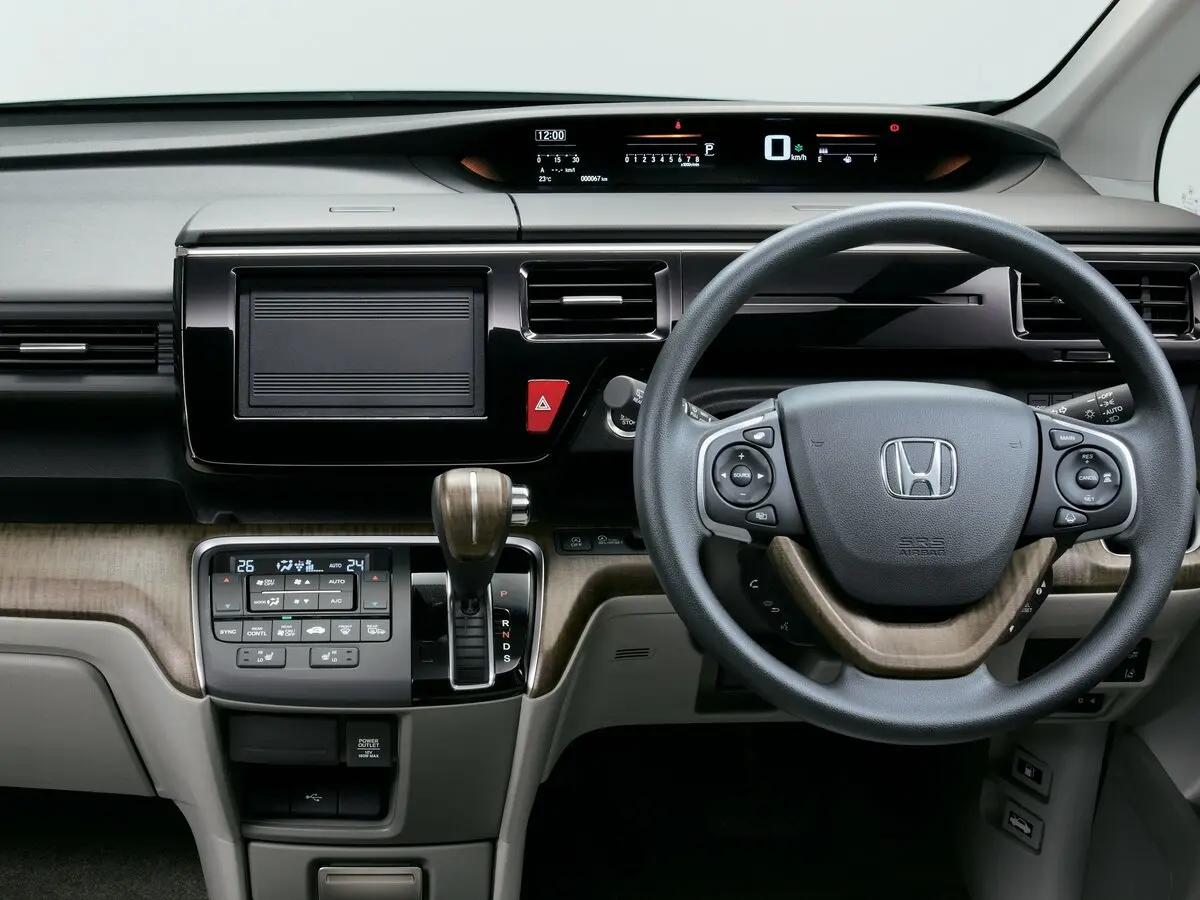 Honda Stepwgn V Рестайлинг Минивэн — фото 4