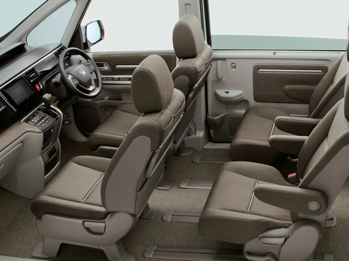 Honda Stepwgn V Рестайлинг Минивэн — фото 5