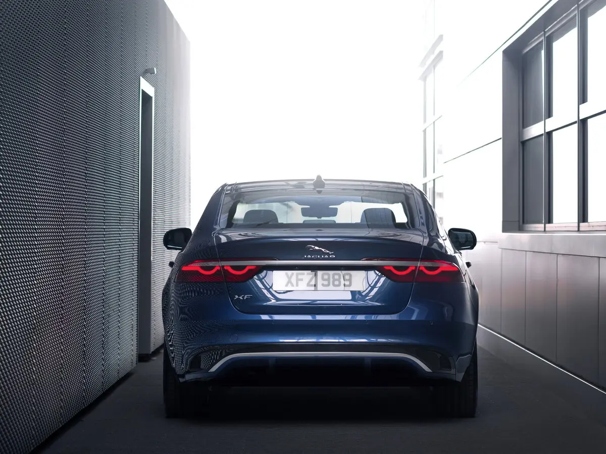 Jaguar XF II Рестайлинг Седан — сүрөт 4