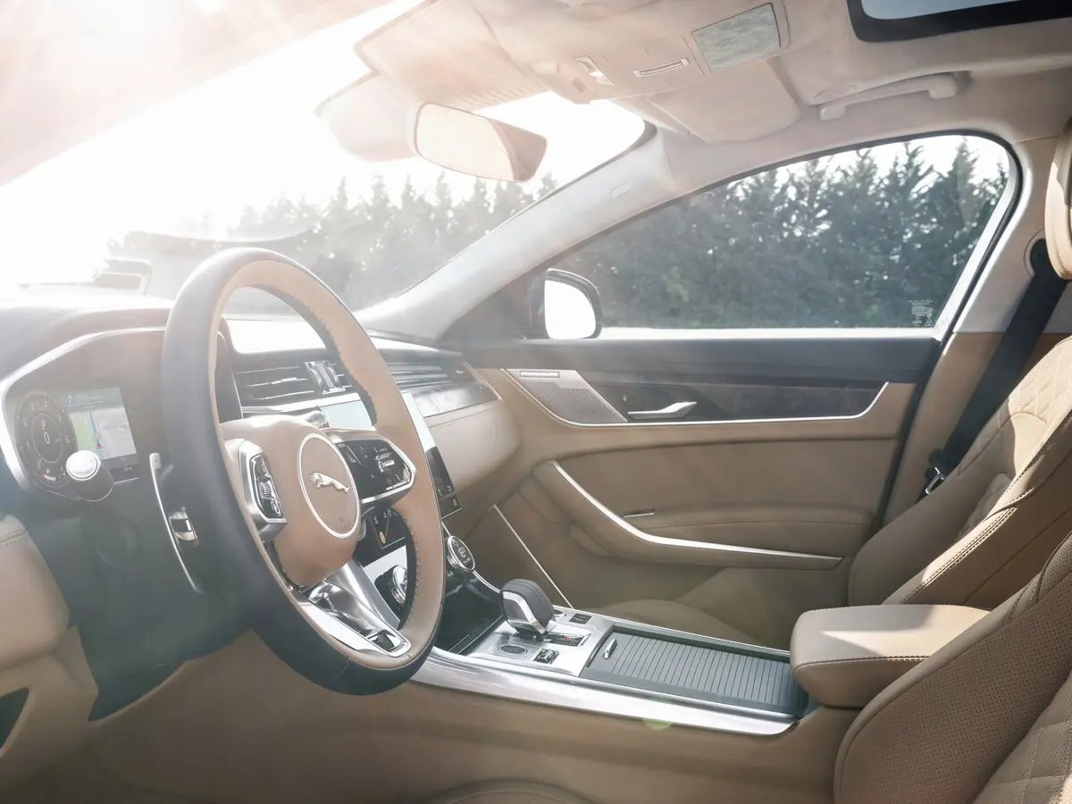 Jaguar XF II Рестайлинг Седан — сүрөт 8
