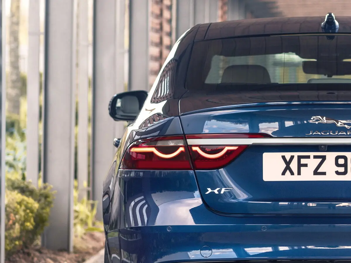 Jaguar XF II Рестайлинг Седан — сүрөт 12