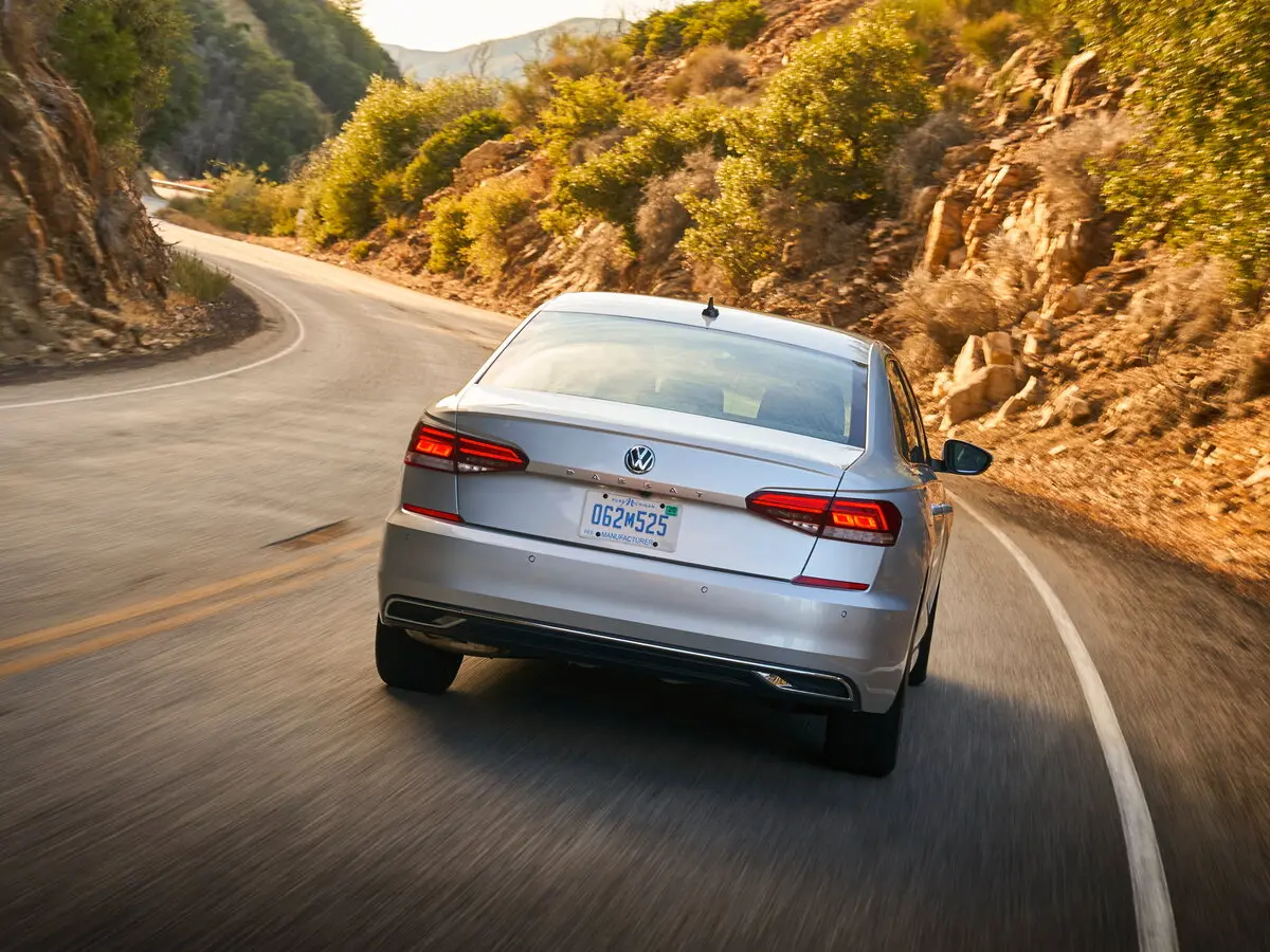 Volkswagen Passat (North America and China) II (NA Market) Седан — сүрөт 4