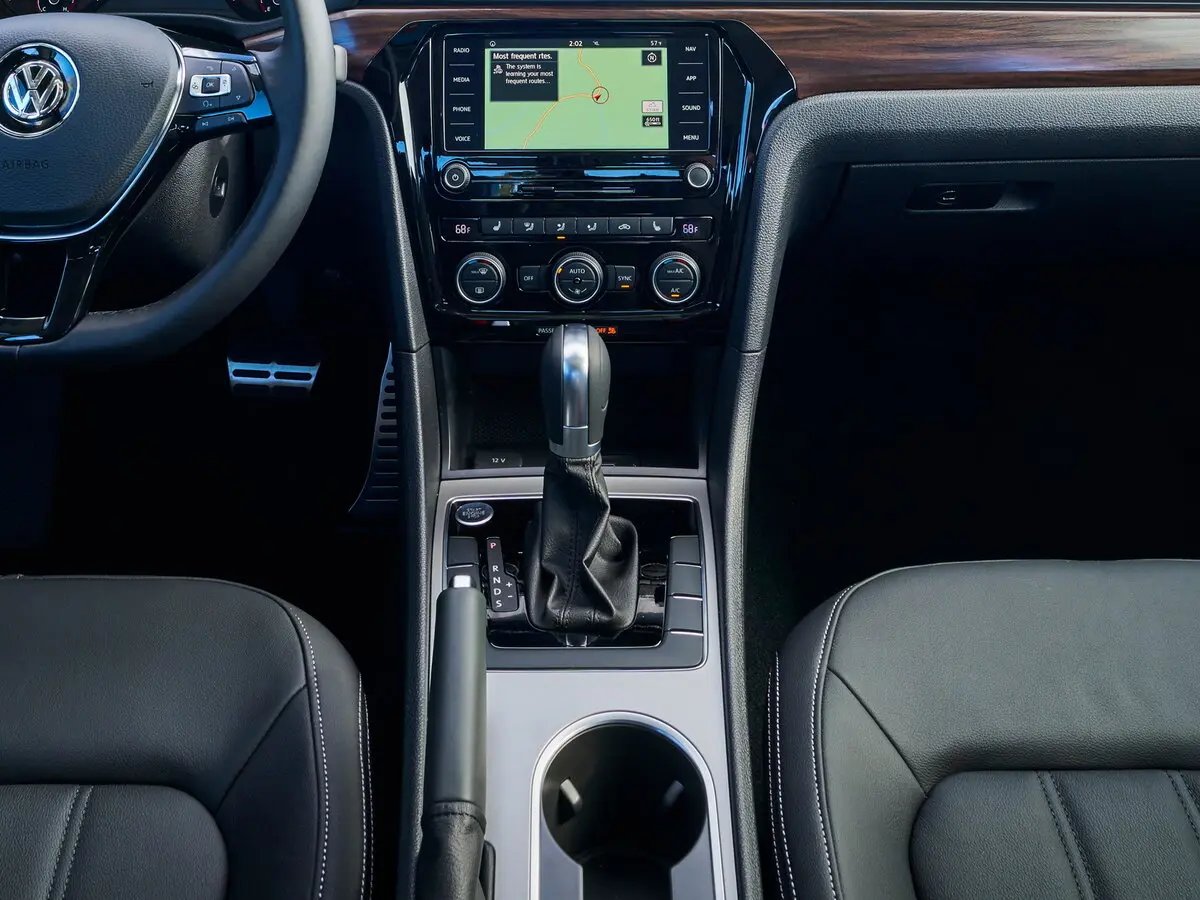 Volkswagen Passat (North America and China) II (NA Market) Седан — сүрөт 10