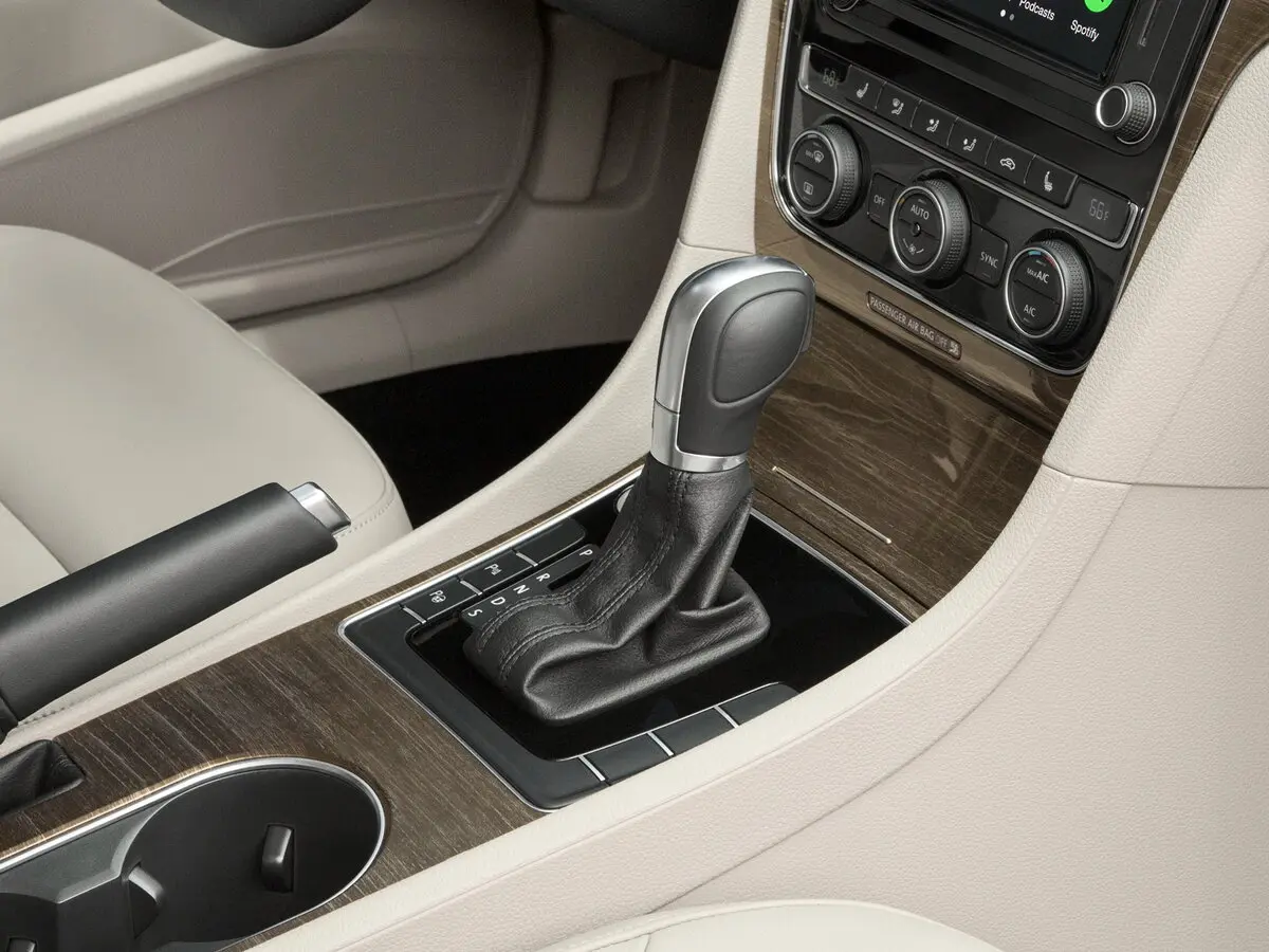 Volkswagen Passat (North America and China) I Рестайлинг Седан — сүрөт 12