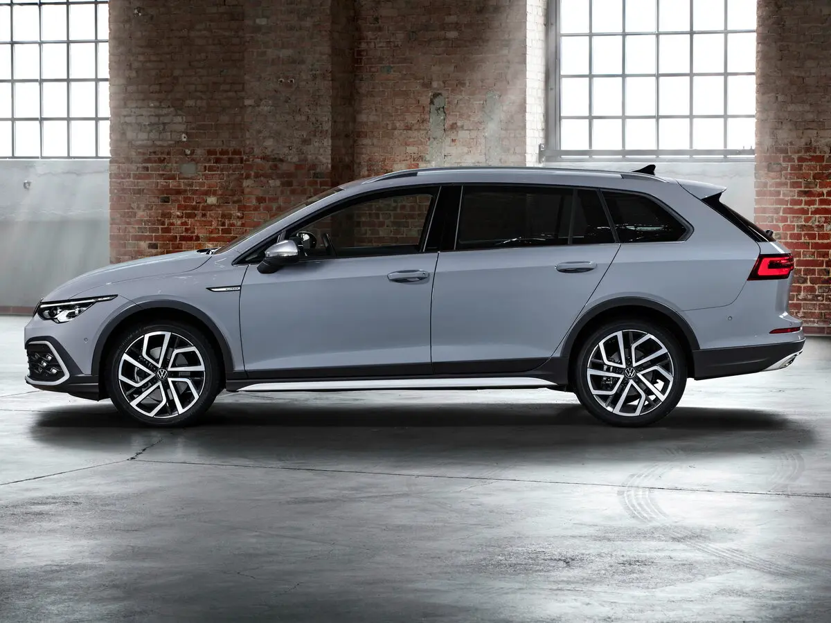 Volkswagen Golf VIII Универсал 5 дв. Alltrack — фото 2