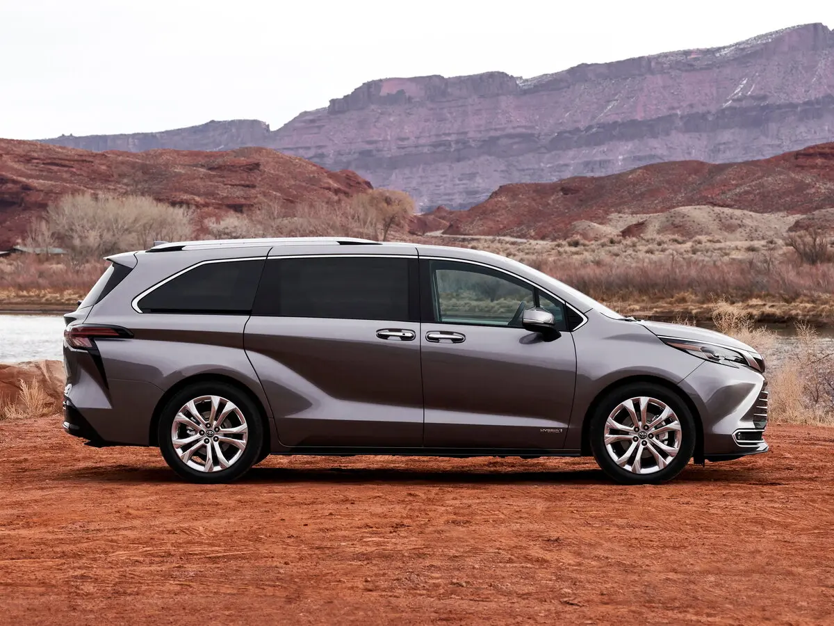 Toyota Sienna IV Минивэн — фото 2