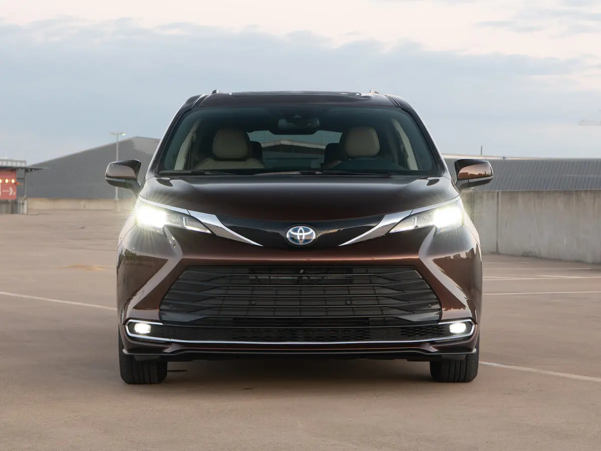 Toyota Sienna IV Минивэн — фото 3
