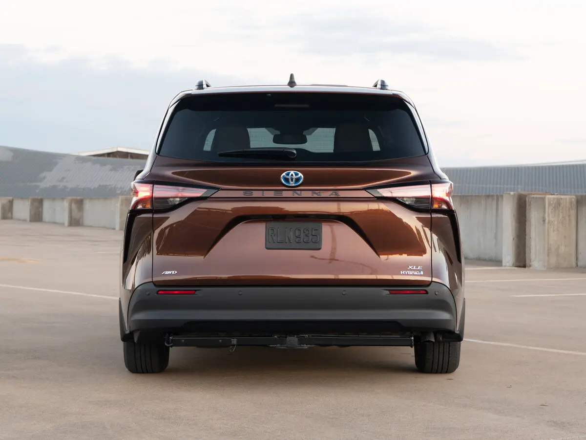 Toyota Sienna IV Минивэн — фото 4