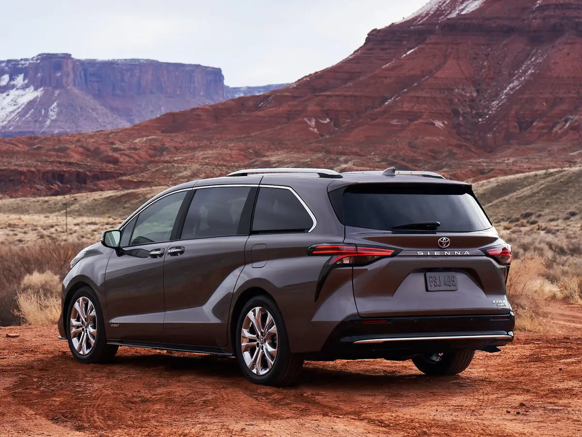 Toyota Sienna IV Минивэн — фото 5
