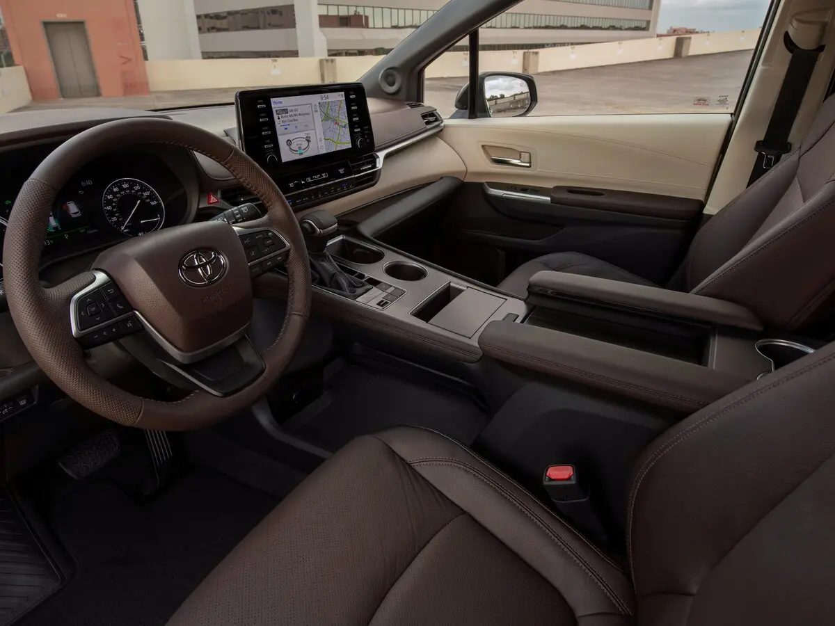 Toyota Sienna IV Минивэн — фото 8