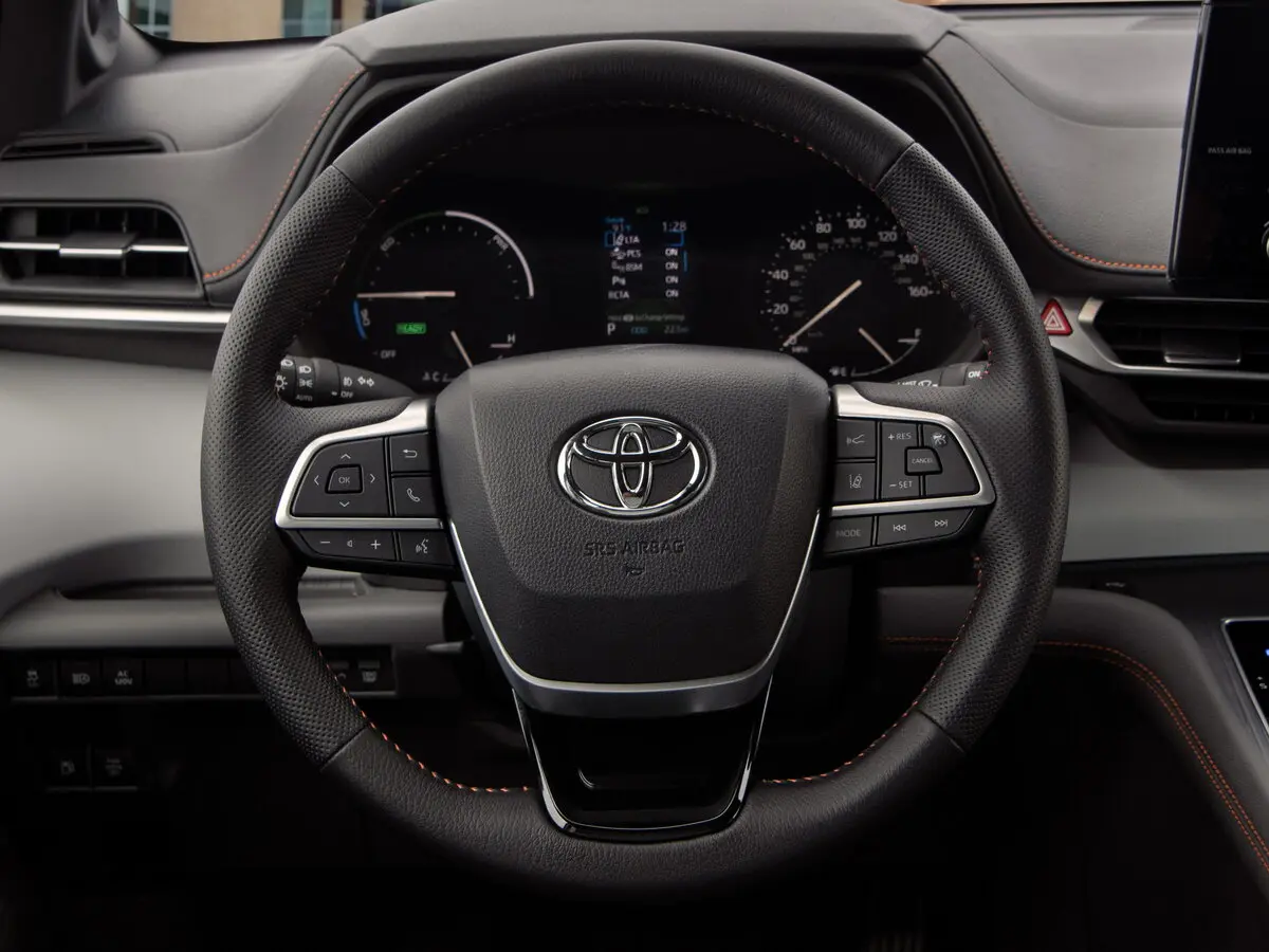 Toyota Sienna IV Минивэн — фото 10