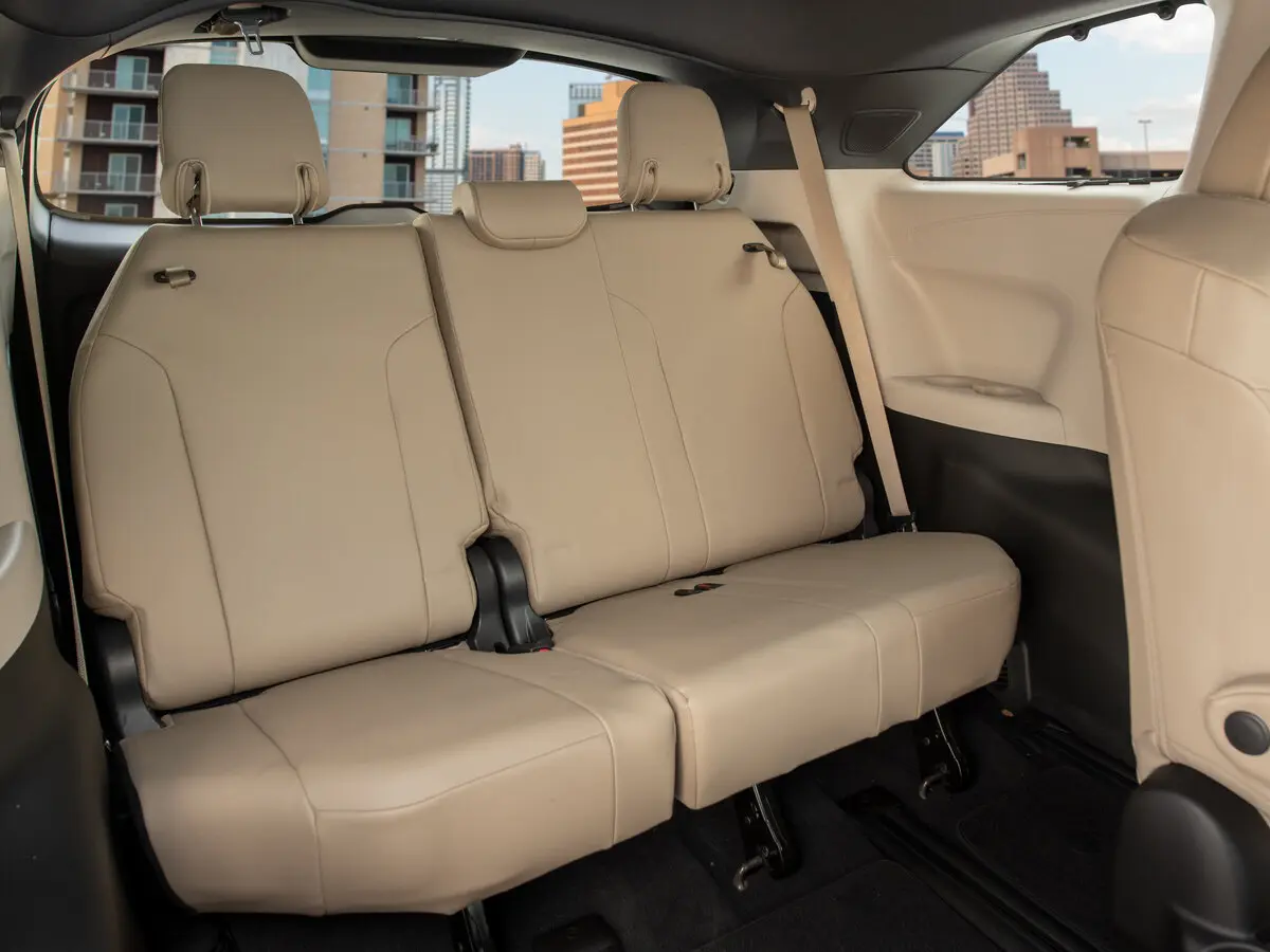 Toyota Sienna IV Минивэн — фото 12