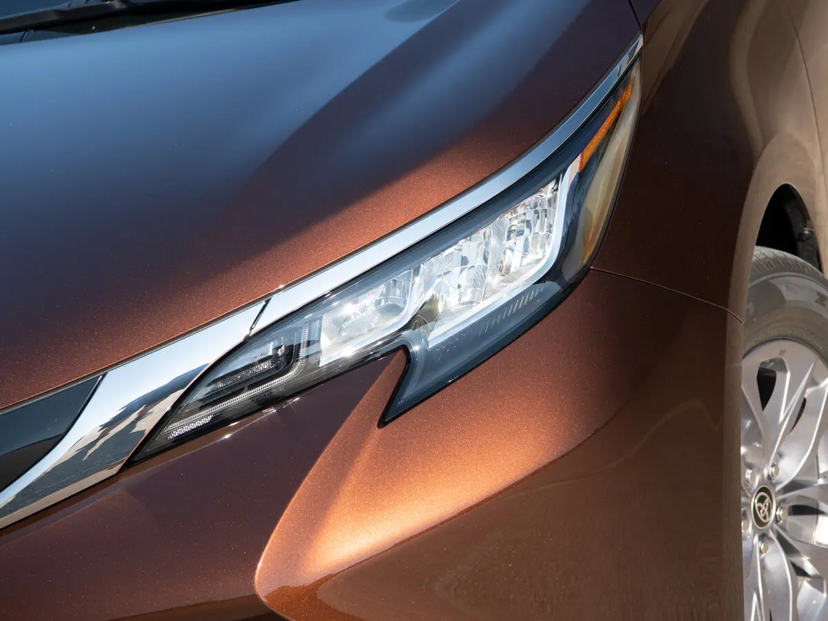 Toyota Sienna IV Минивэн — фото 16