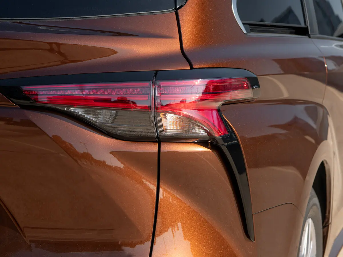Toyota Sienna IV Минивэн — фото 17