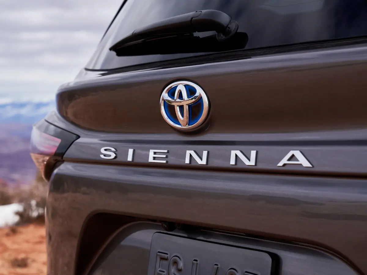 Toyota Sienna IV Минивэн — фото 19
