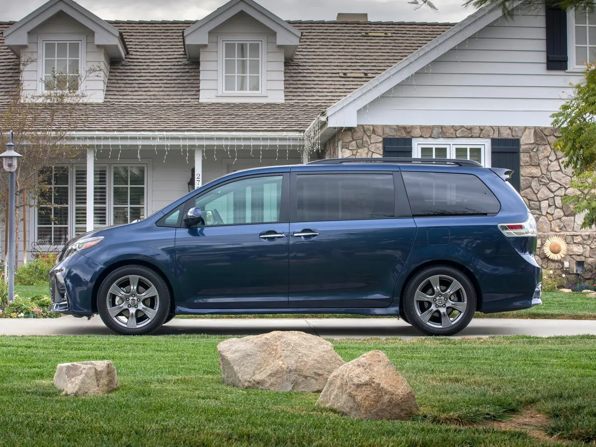 Toyota Sienna III Рестайлинг 2 Минивэн — фото 2