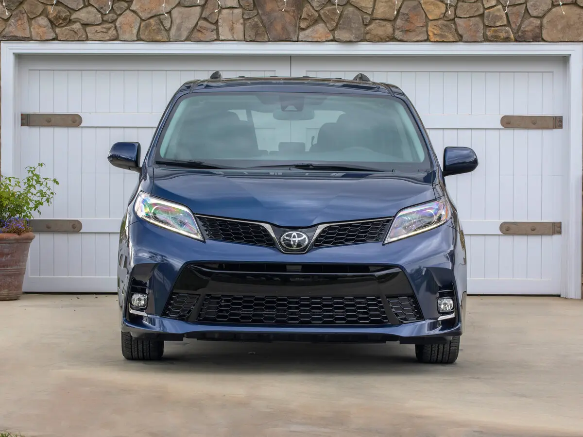 Toyota Sienna III Рестайлинг 2 Минивэн — фото 3