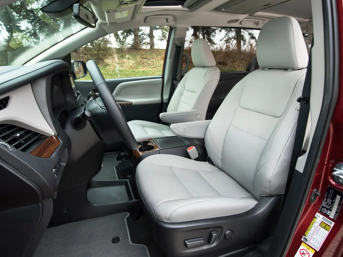 Toyota Sienna III Рестайлинг 2 Минивэн — фото 8