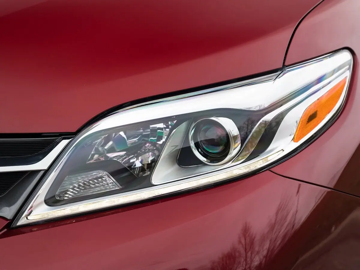 Toyota Sienna III Рестайлинг 2 Минивэн — фото 13
