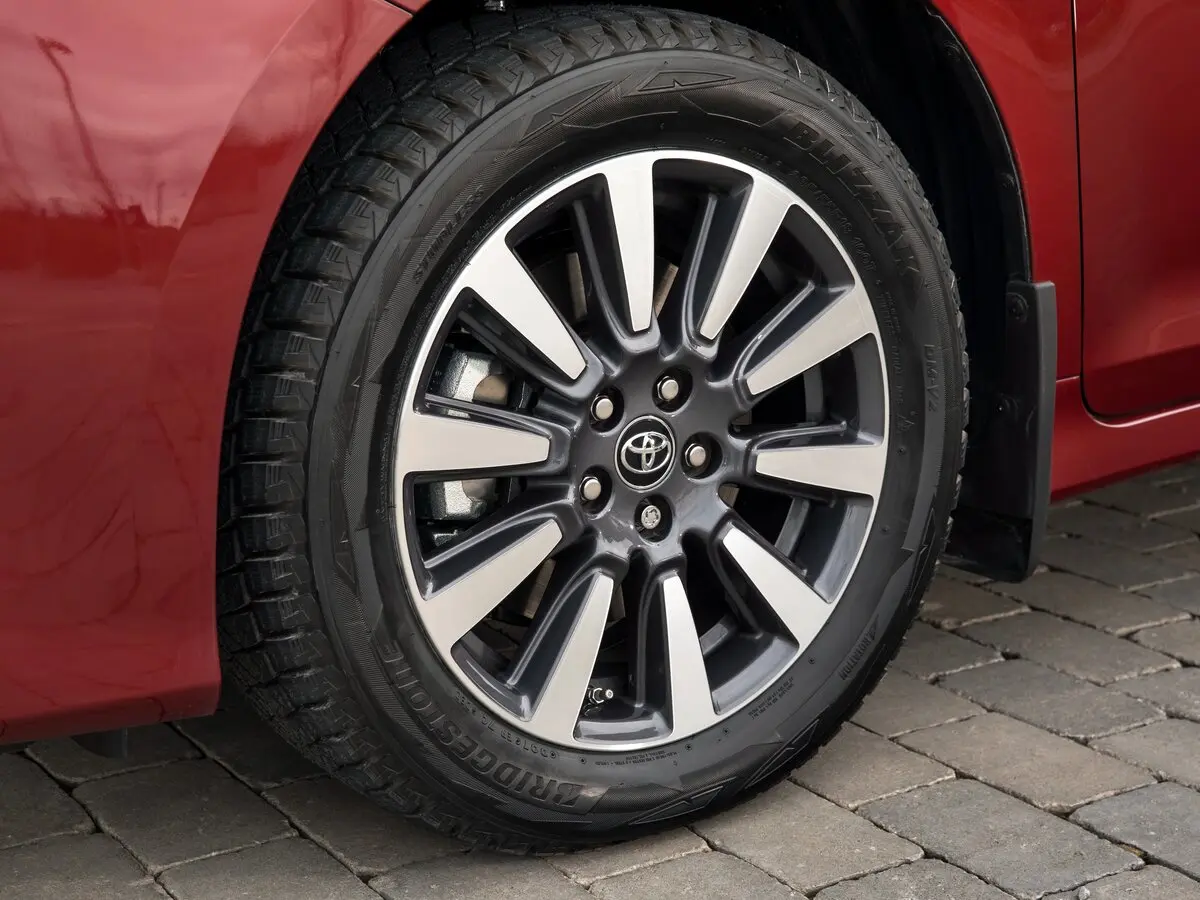 Toyota Sienna III Рестайлинг 2 Минивэн — фото 17