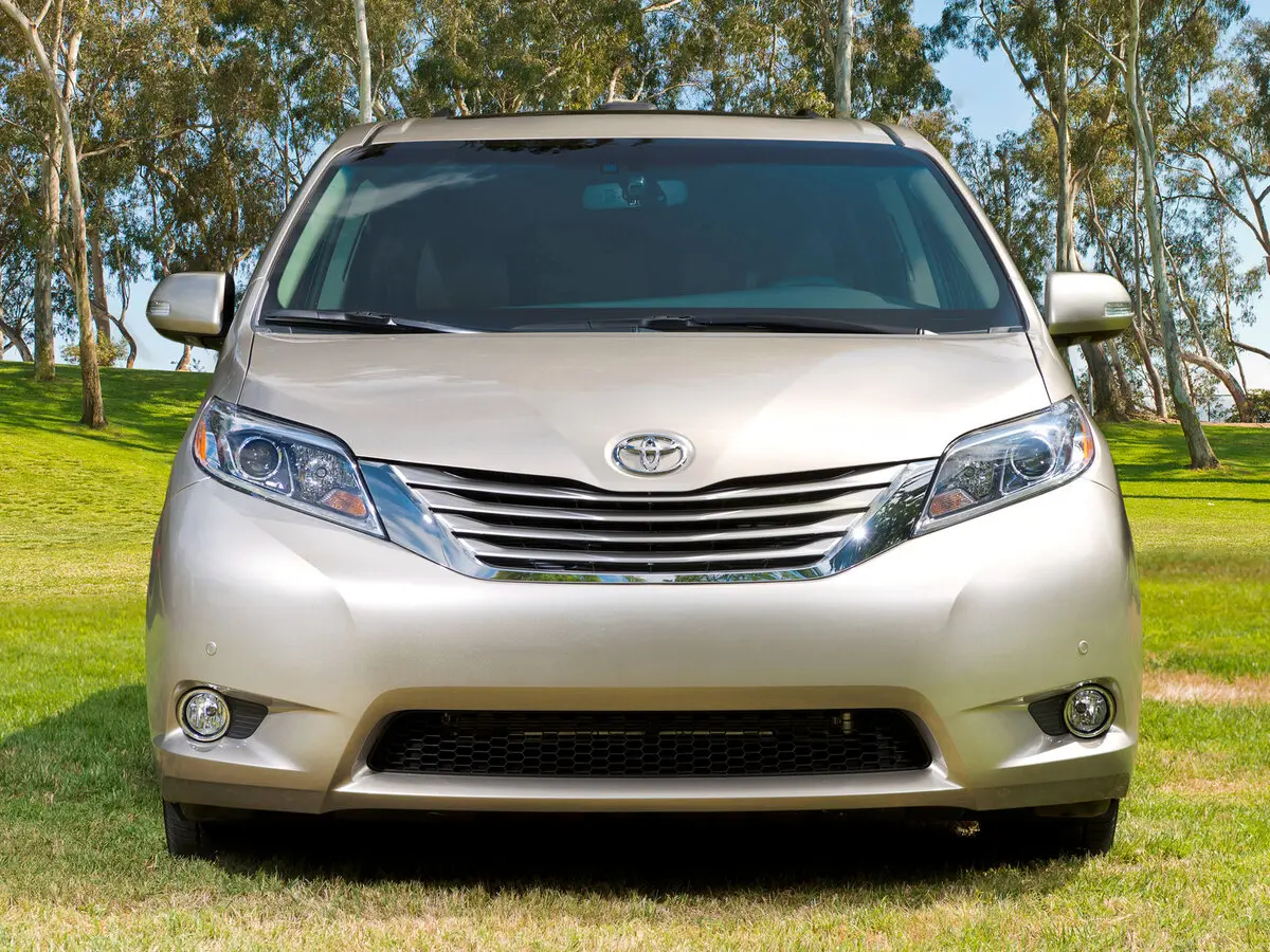 Toyota Sienna III Рестайлинг Минивэн — фото 3