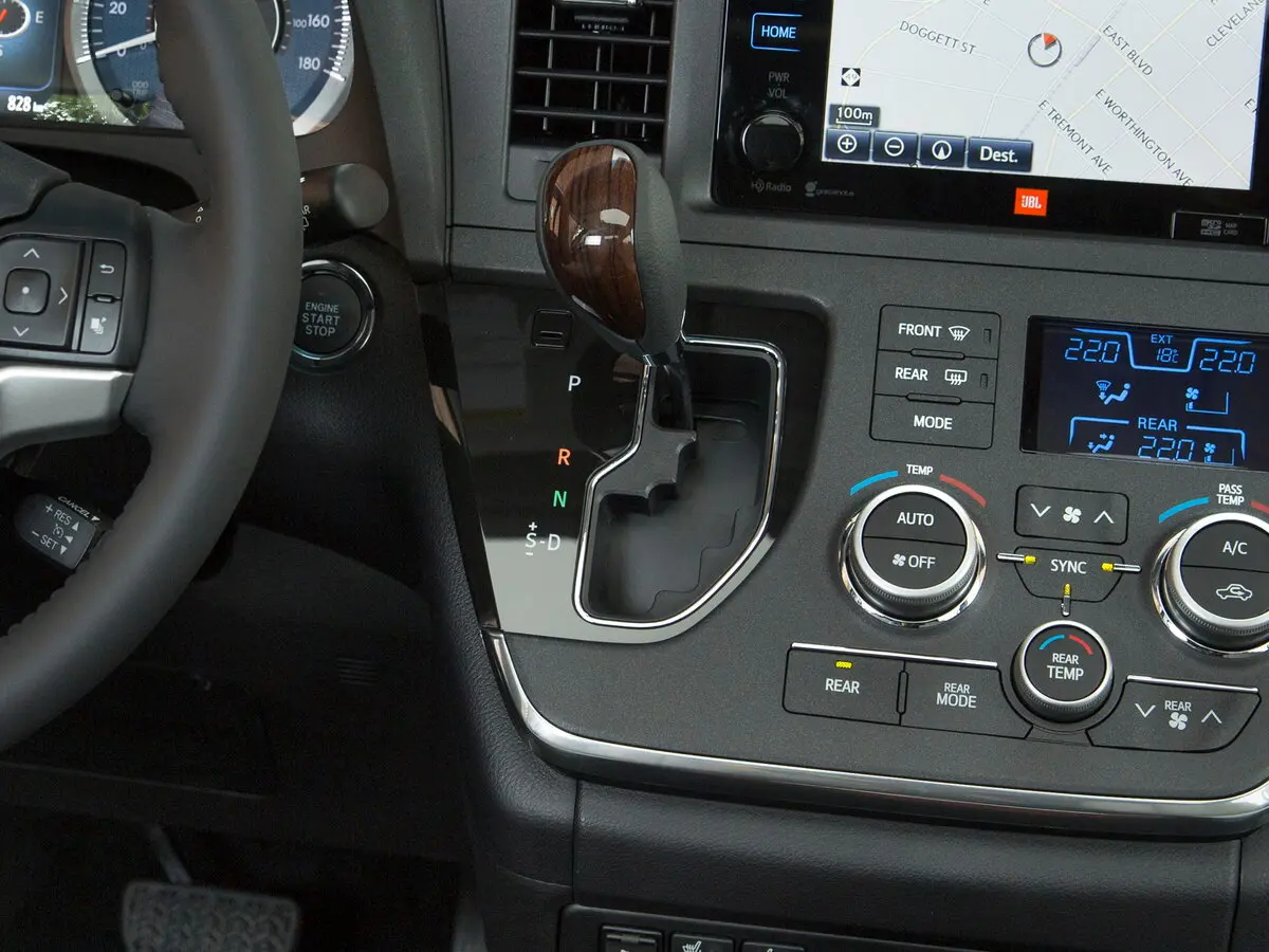 Toyota Sienna III Рестайлинг Минивэн — фото 11
