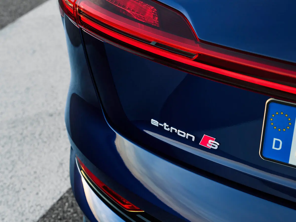 Audi e-tron S 2019 – 2022 Внедорожник 5 дв. — сүрөт 11