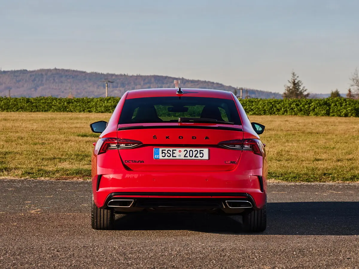 Skoda Octavia RS IV Лифтбек — сүрөт 4