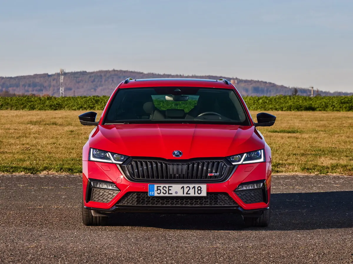 Skoda Octavia RS IV Универсал 5 дв. — 照片 3