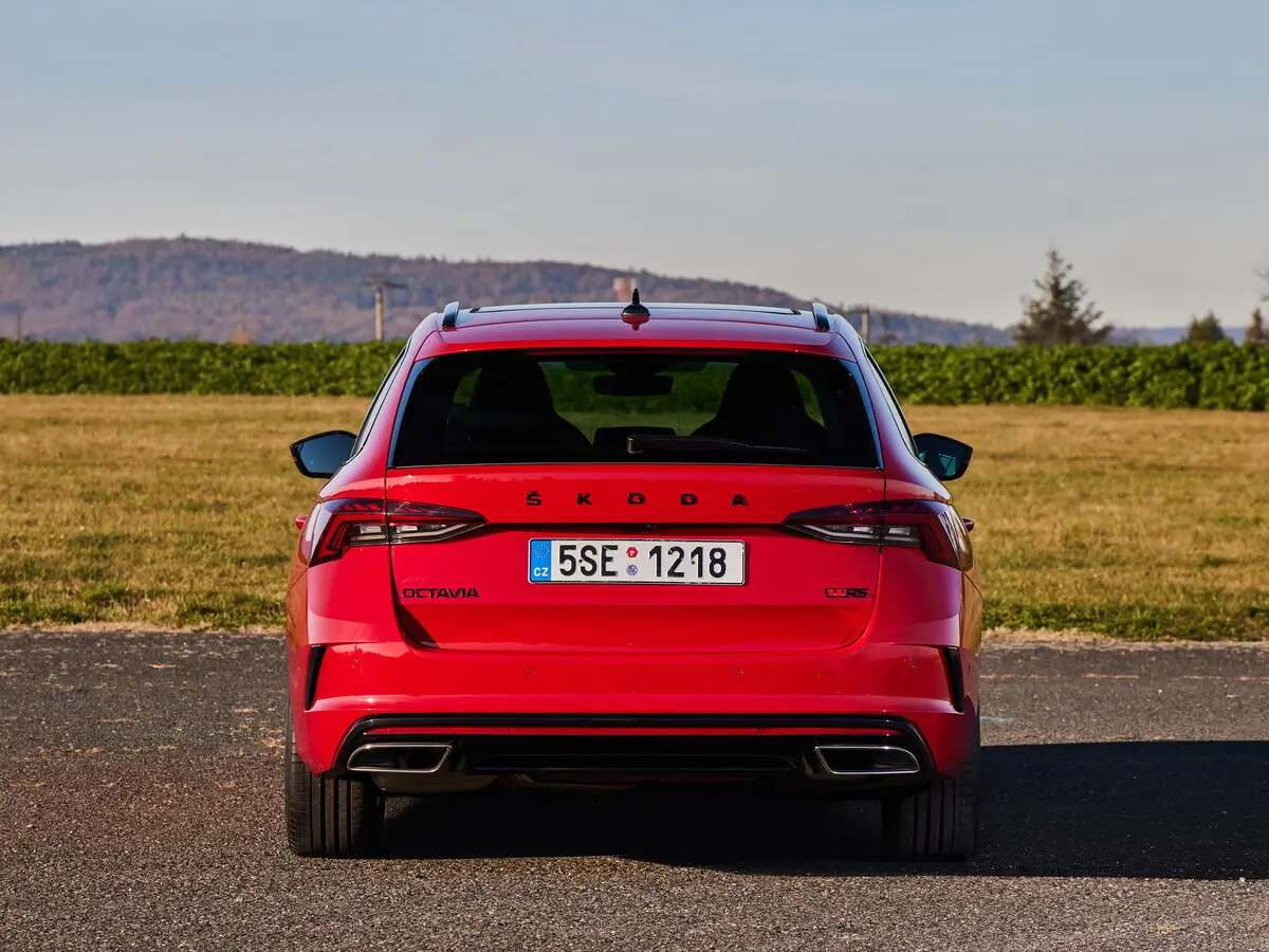 Skoda Octavia RS IV Универсал 5 дв. — 照片 4