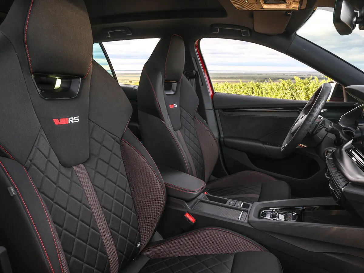 Skoda Octavia RS IV Универсал 5 дв. — 照片 7