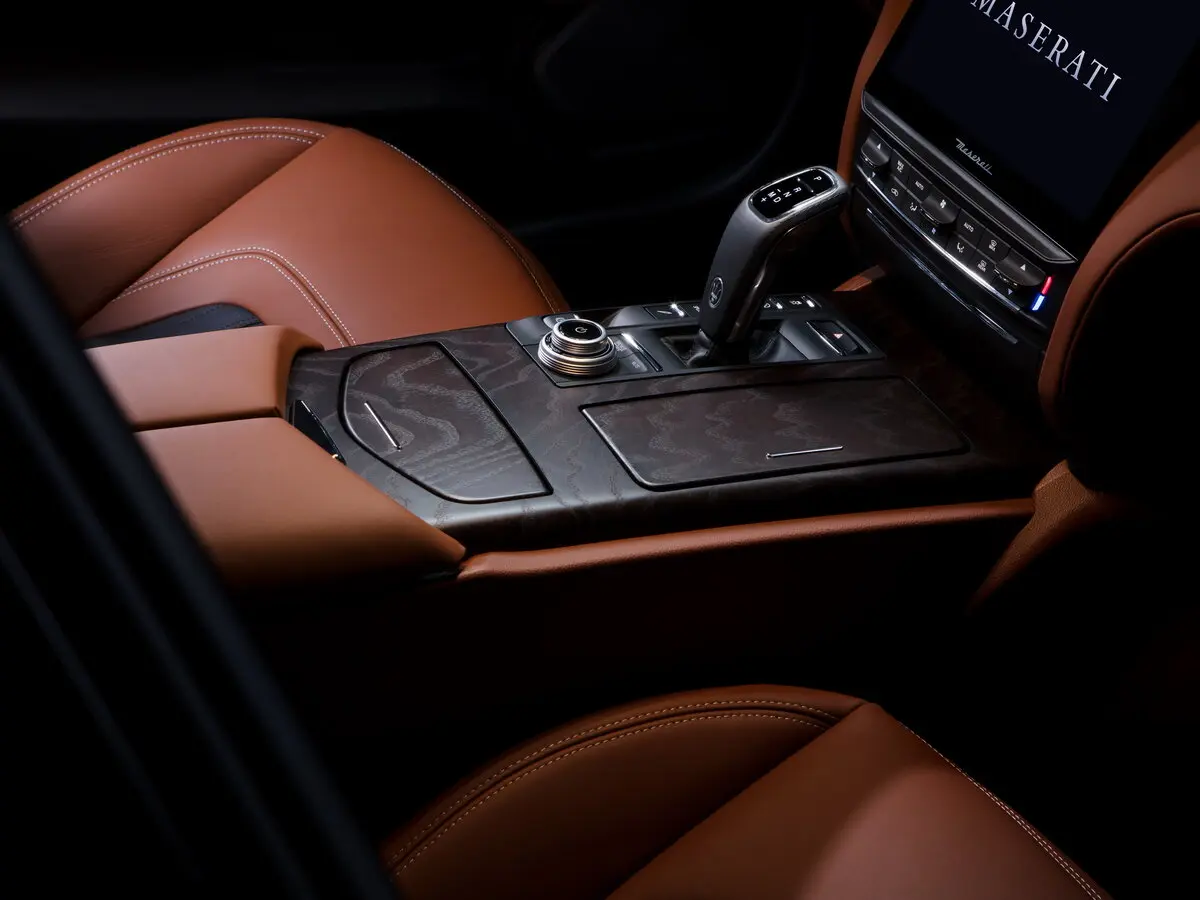 Maserati Quattroporte VI Рестайлинг 2 Седан — сүрөт 10