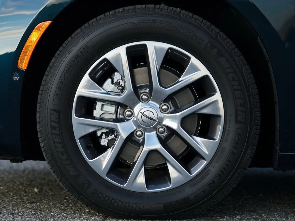 Chrysler Pacifica RU Рестайлинг Минивэн — сүрөт 13