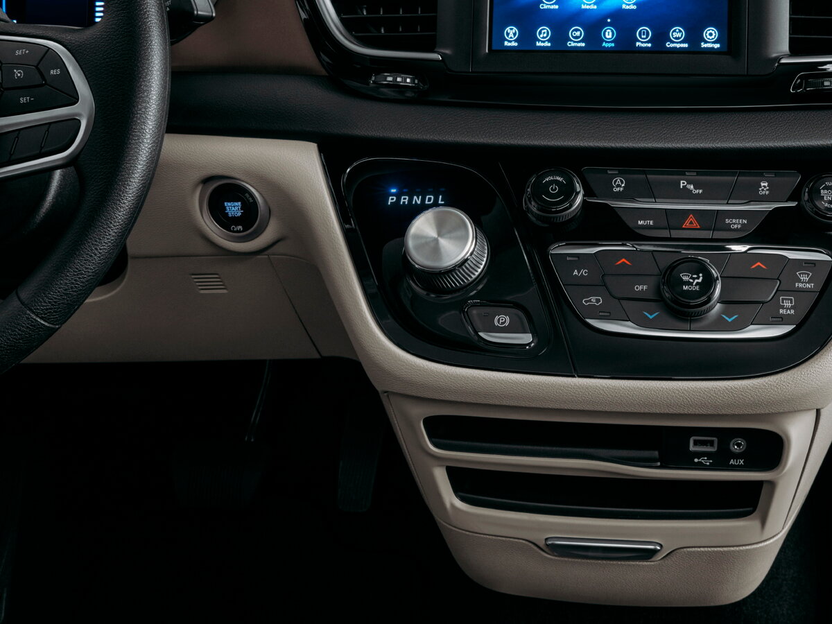 Chrysler Voyager VI Минивэн — фото 8