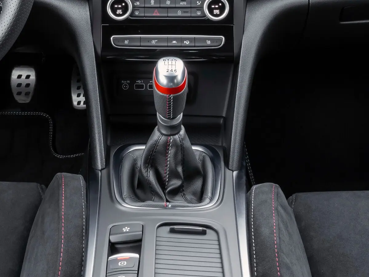 Renault Megane IV Рестайлинг Хэтчбек 5 дв. — сүрөт 9