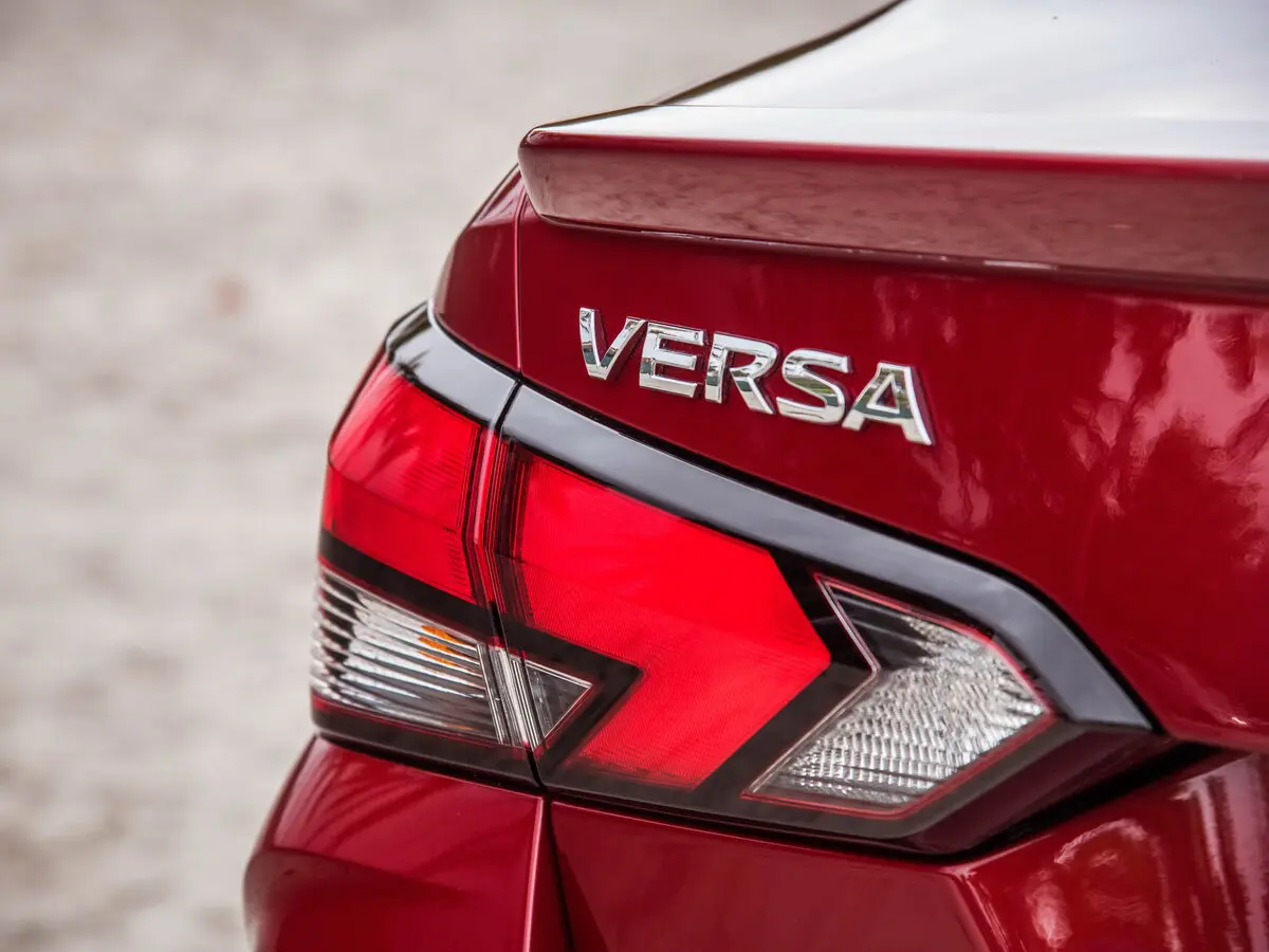 Nissan Versa III Седан — photo 11