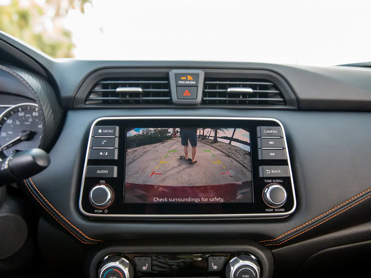 Nissan Versa III Седан — photo 12