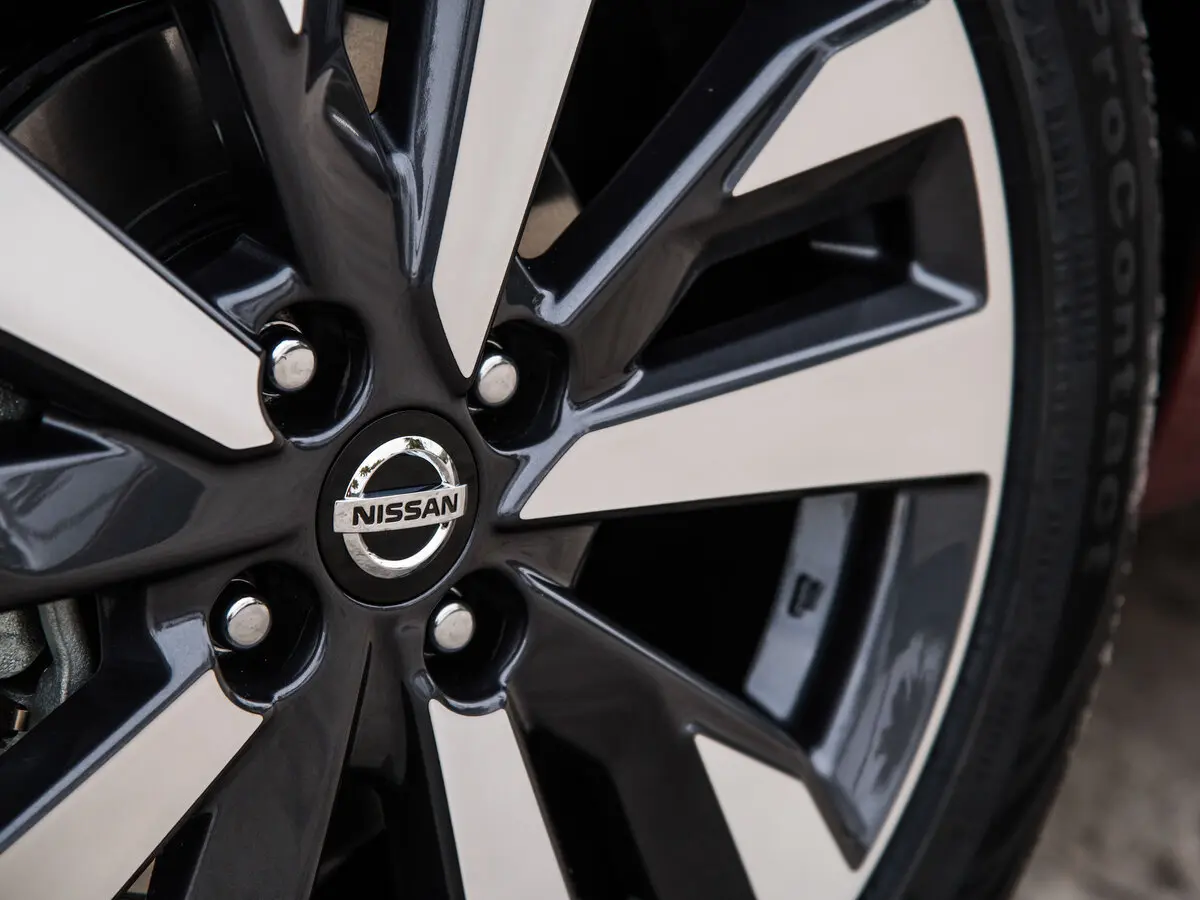 Nissan Versa III Седан — photo 13