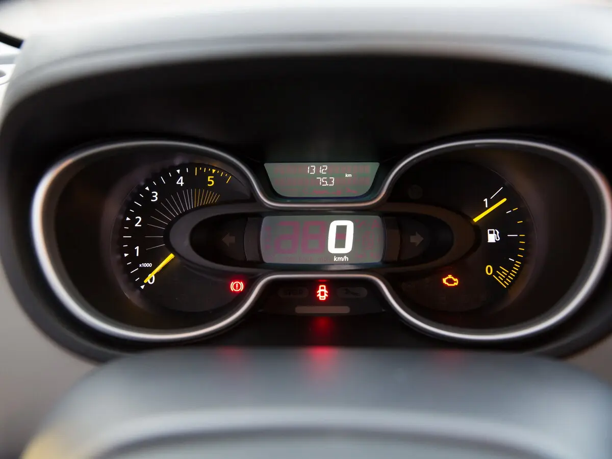 Nissan NV300 2016 – 2021 Минивэн — сүрөт 9