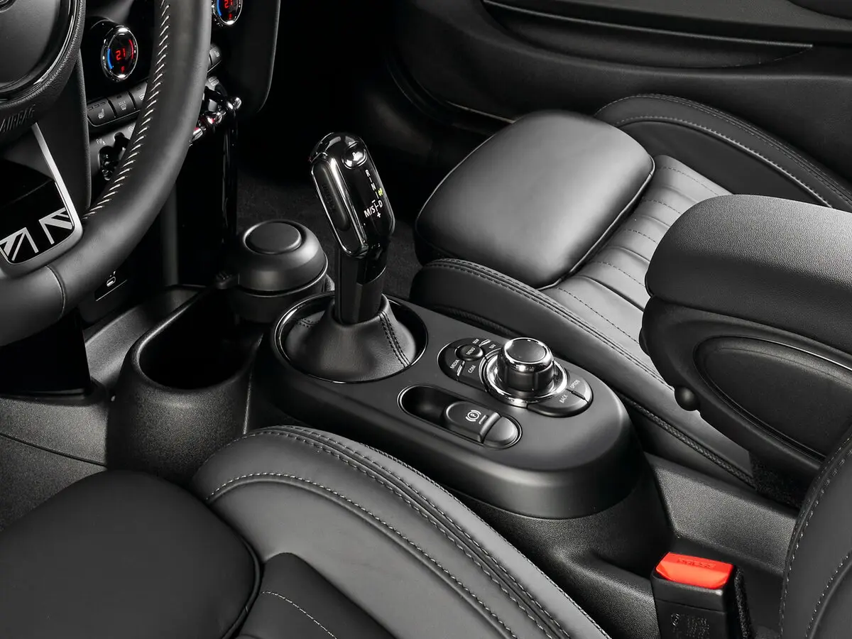 Mini Hatch III (F55/F56) Рестайлинг 2 Хэтчбек 3 дв. — фото 10