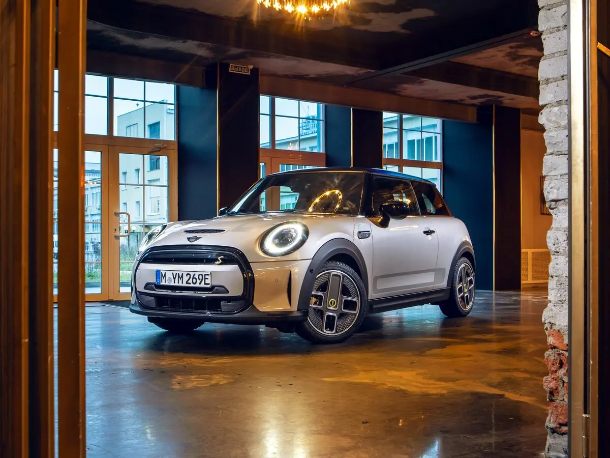 Mini Hatch III (F55/F56) Рестайлинг 2 Хэтчбек 3 дв. — фото 17