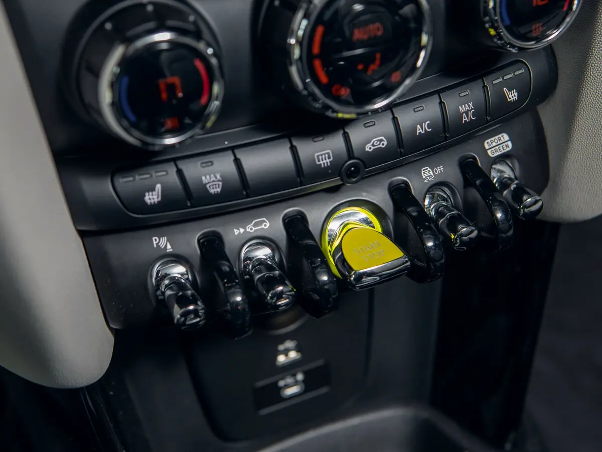 Mini Hatch III (F55/F56) Рестайлинг 2 Хэтчбек 3 дв. — фото 25