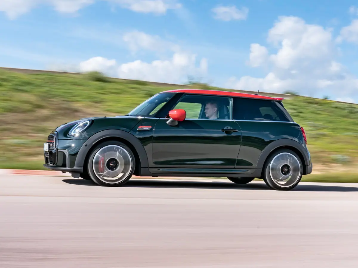 Mini Hatch III (F55/F56) Рестайлинг 2 Хэтчбек 3 дв. JCW — фото 2