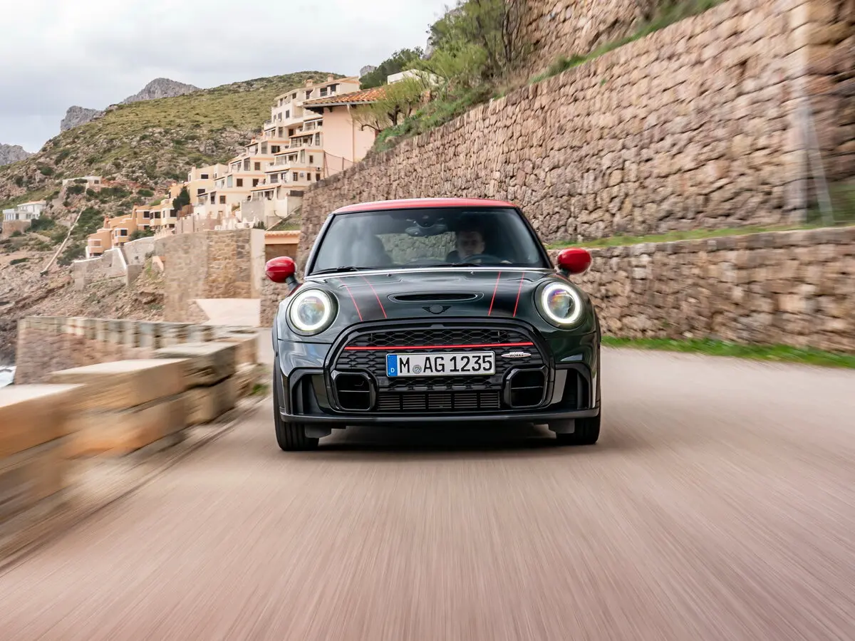 Mini Hatch III (F55/F56) Рестайлинг 2 Хэтчбек 3 дв. JCW — фото 3