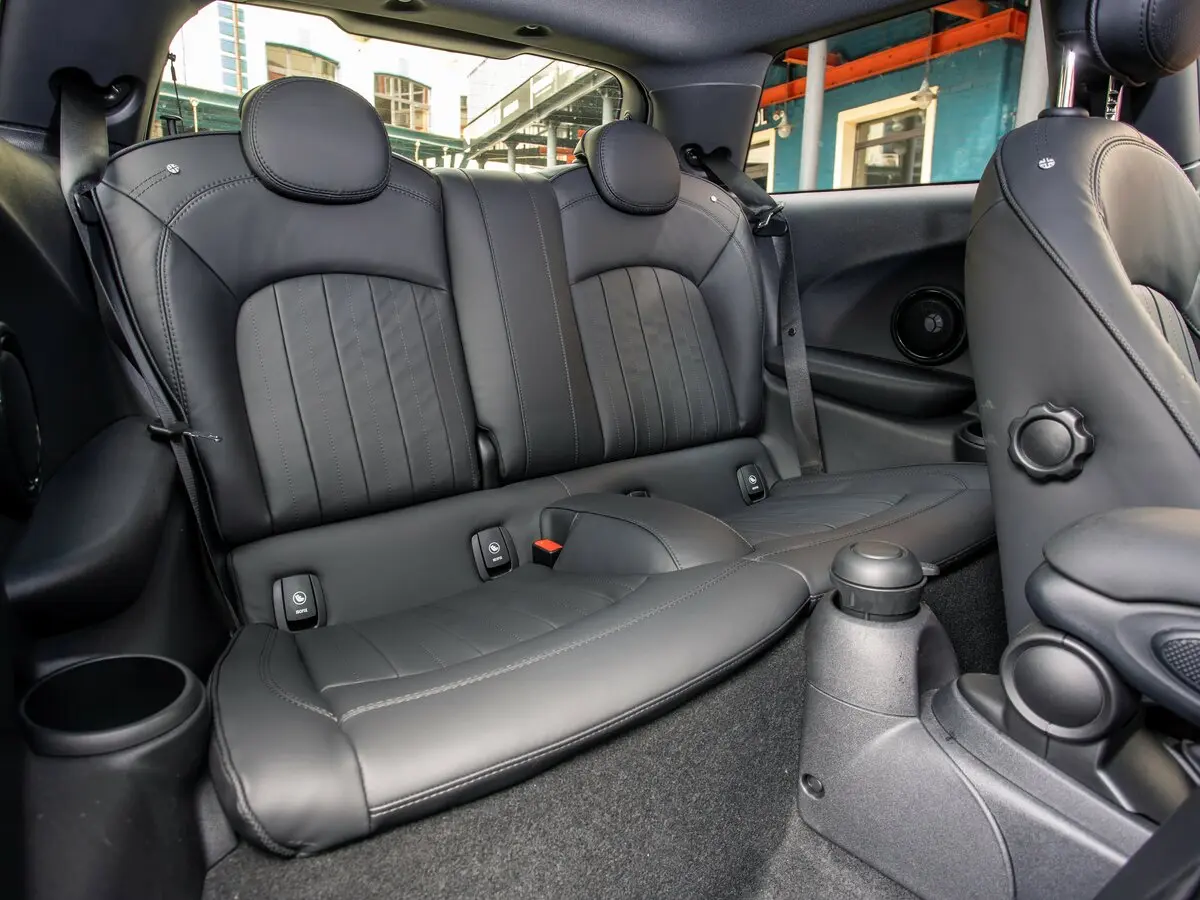 Mini Hatch III (F55/F56) Рестайлинг 2 Хэтчбек 3 дв. JCW — фото 20