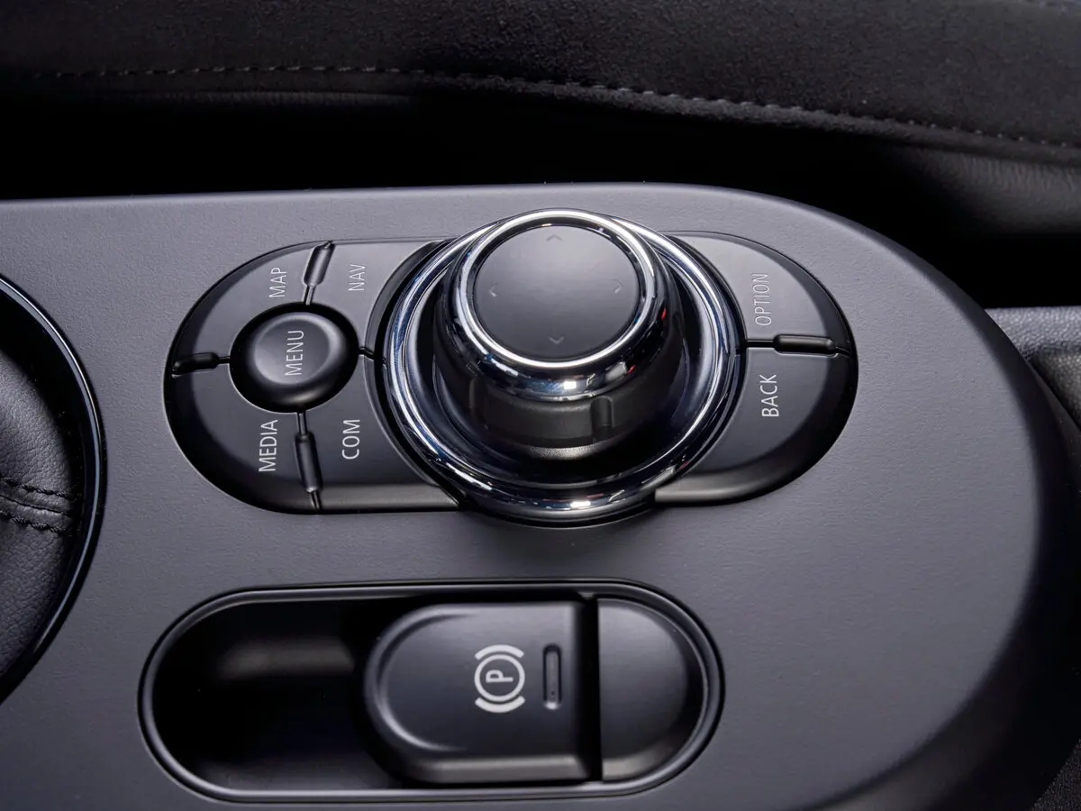 Mini Hatch III (F55/F56) Рестайлинг 2 Хэтчбек 5 дв. — фото 13