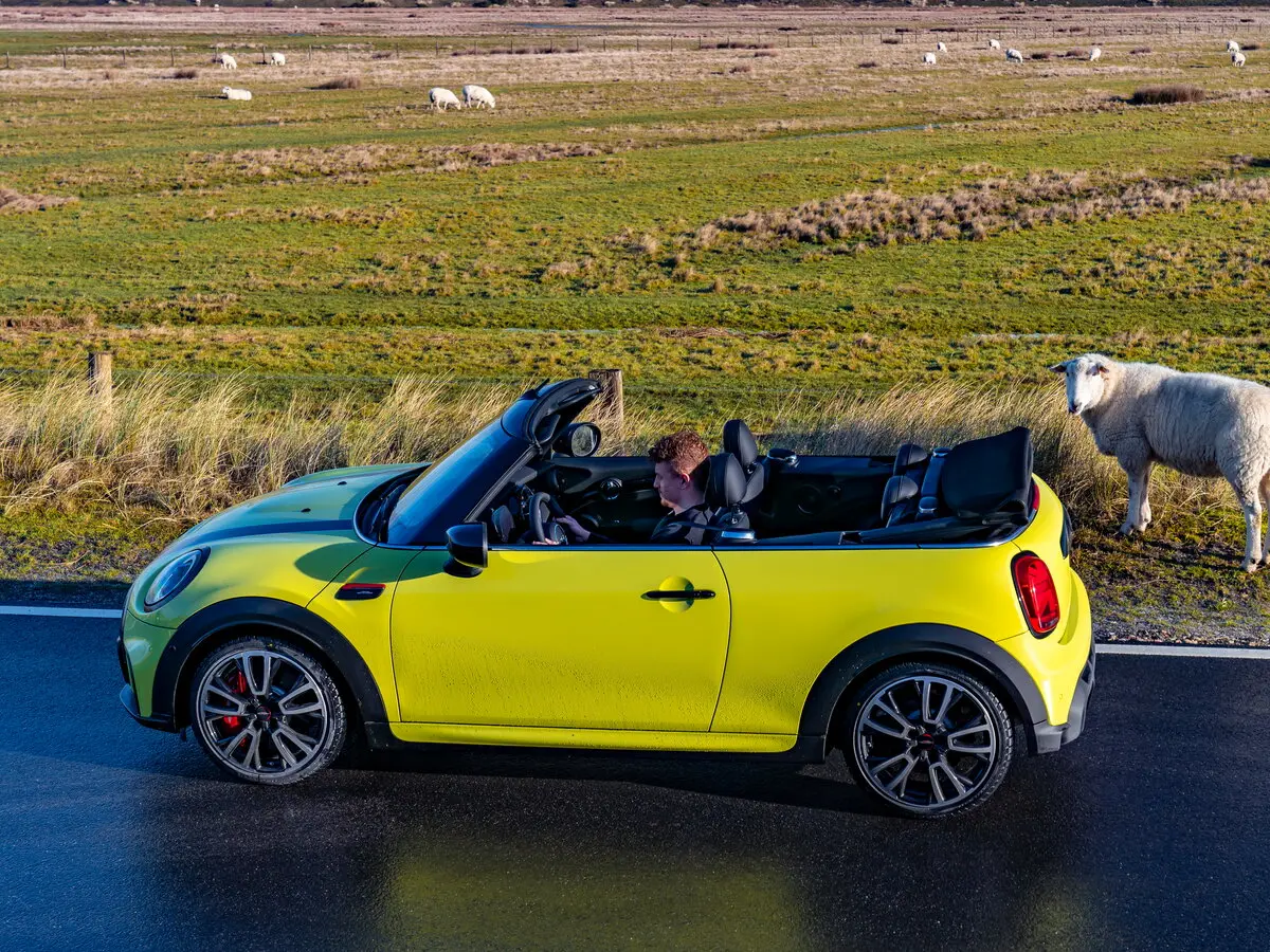 Mini Cabrio III Рестайлинг 2 Кабриолет JCW — 照片 2