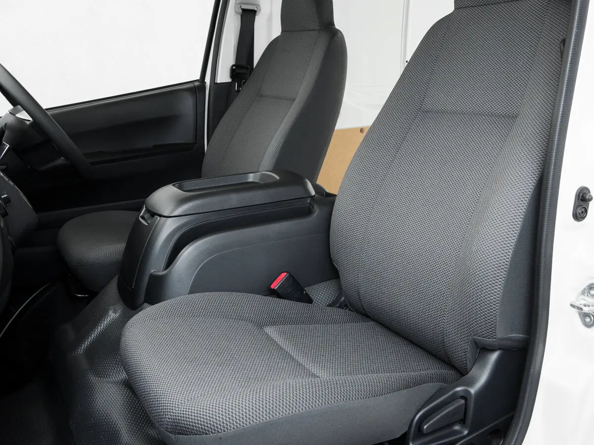 Toyota HiAce H200 Рестайлинг Фургон — сүрөт 5