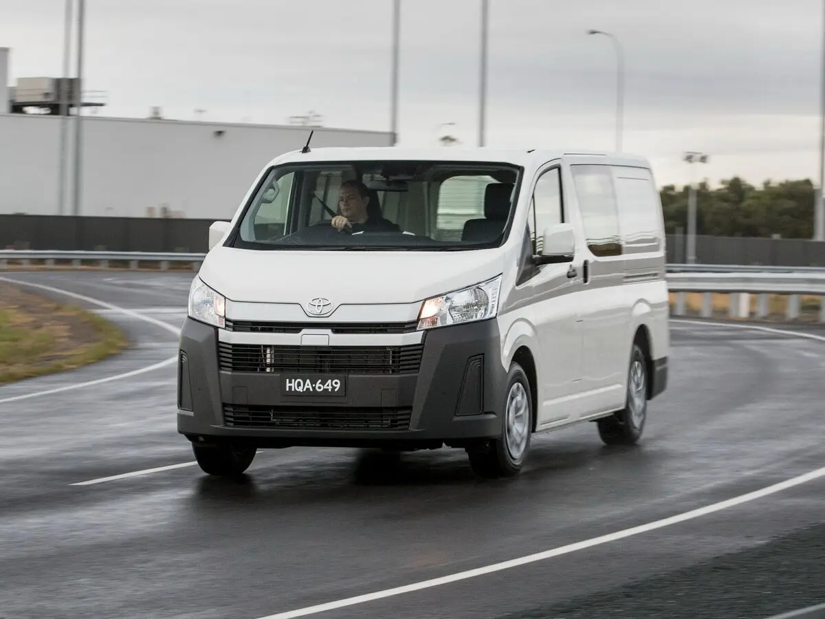Toyota HiAce H300 Фургон — 照片 3