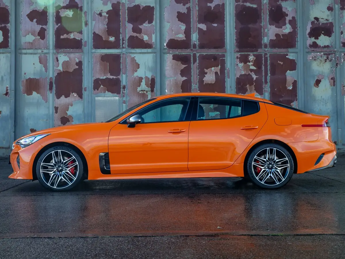 Kia Stinger I Рестайлинг Лифтбек — фото 2